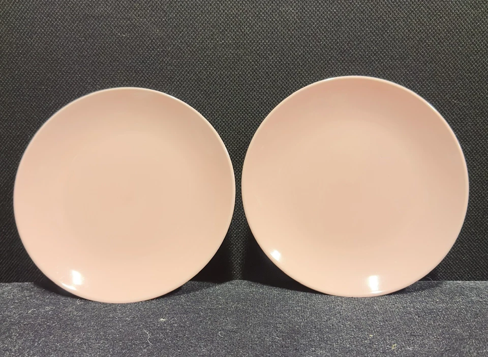 Mainstays Plastic Dinner Plates Set of 2 8” Plates In Excellent Condition - Image 2 of 4
