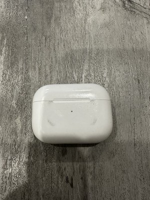 Original Apple AirPods Pro (1st Gen)   Wireless Charging Case & USB-C Cable