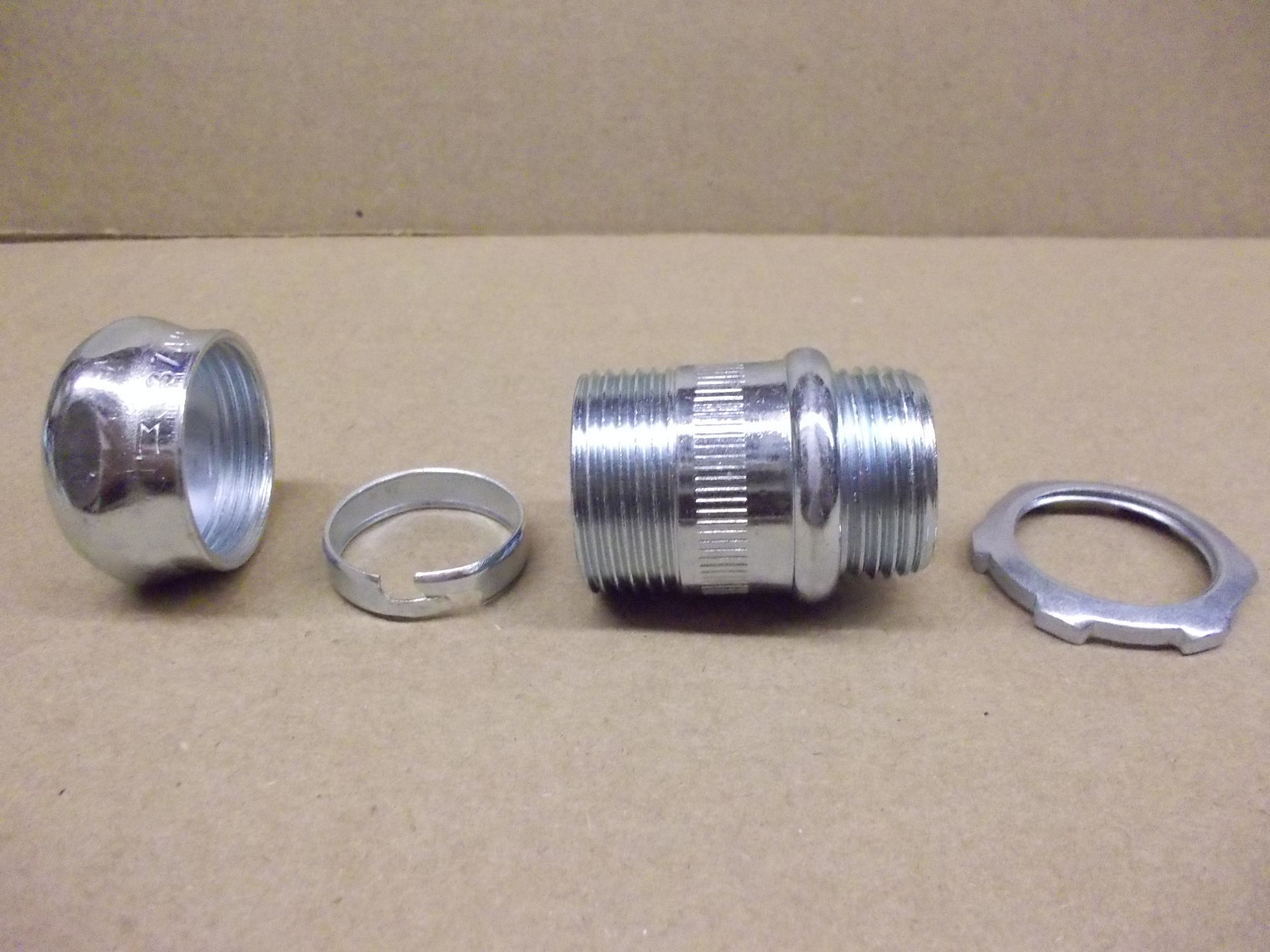 3/4" EMT Compression Box Connector concrete tight, Lot of 4, Zinc