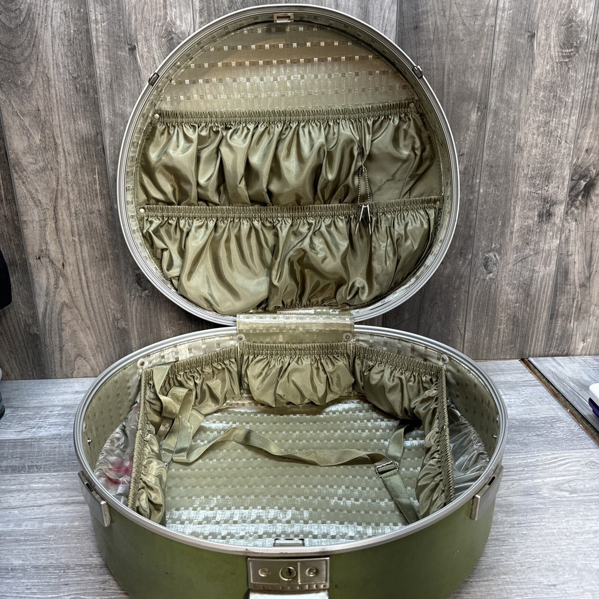 USA 1960’s Samsonite AVOCADO VINTAGE BAG VTG Round Samsonite Luggage Silhouette Green 1960s Weekend
