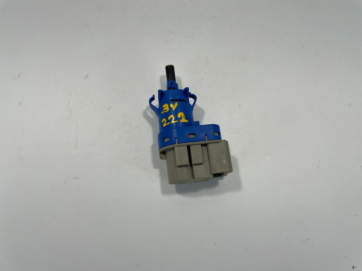 10-20 FORD FUSION BRAKE PEDAL STOP LIGHT LAMP BUTTON SWITCH OEM
