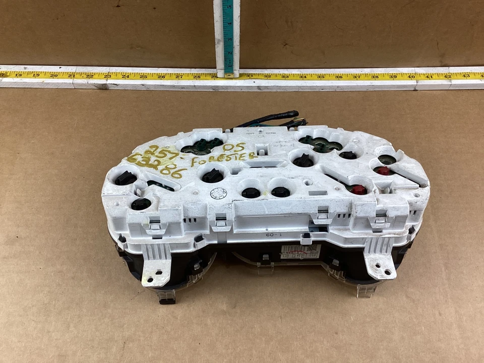 Cuadro de instrumentos velocímetro Subaru Forester 2005 85013SA010 OEM Foto 3 de 4