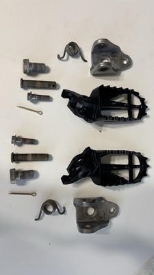2006-08 Kawasaki KX250F KX 250F 2007-08 KX450F 450F Foot Pegs Peg & Mount Pair