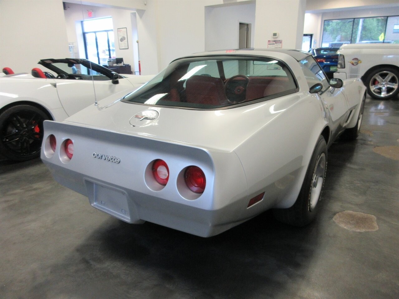 1980 Silver Chevrolet Corvette Coupe  | C3 Corvette Photo 4