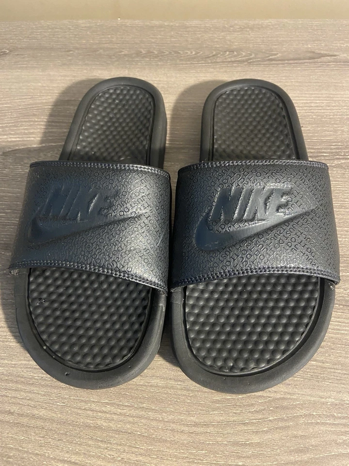 Sandalia Nike Benassi Just Do It para mujer - negra, EE. UU. 8 Foto 2 de 4