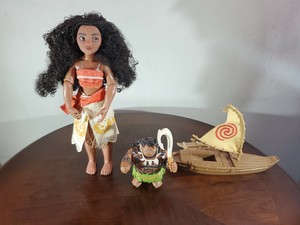 moana doll and boat