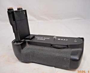 Genuine Canon BG-E7 Battery Grip for EOS 7D DSLR  Camera