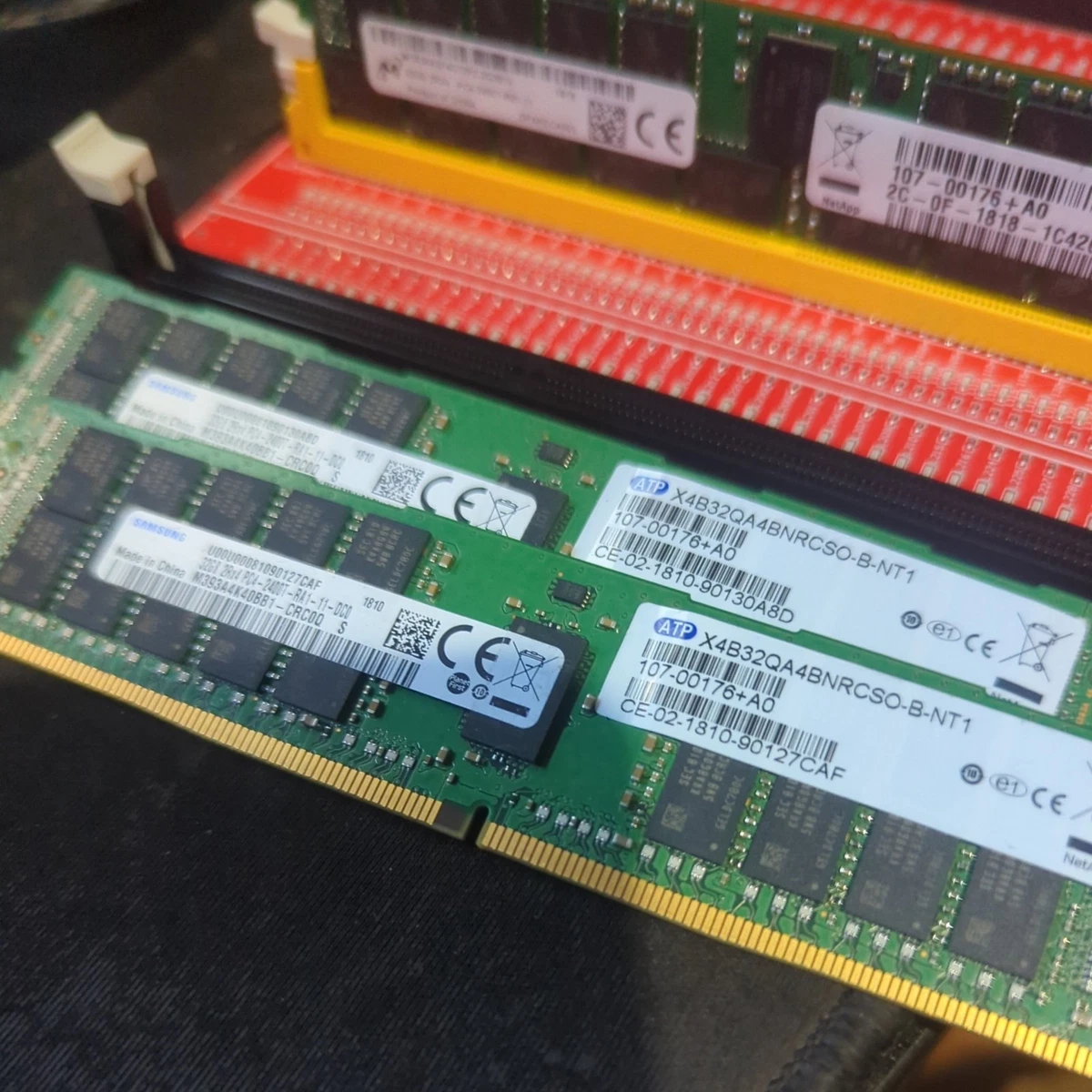 PC4-19200 (DDR4-2400) Bus Speed Server RAM 32 GB Capacity per