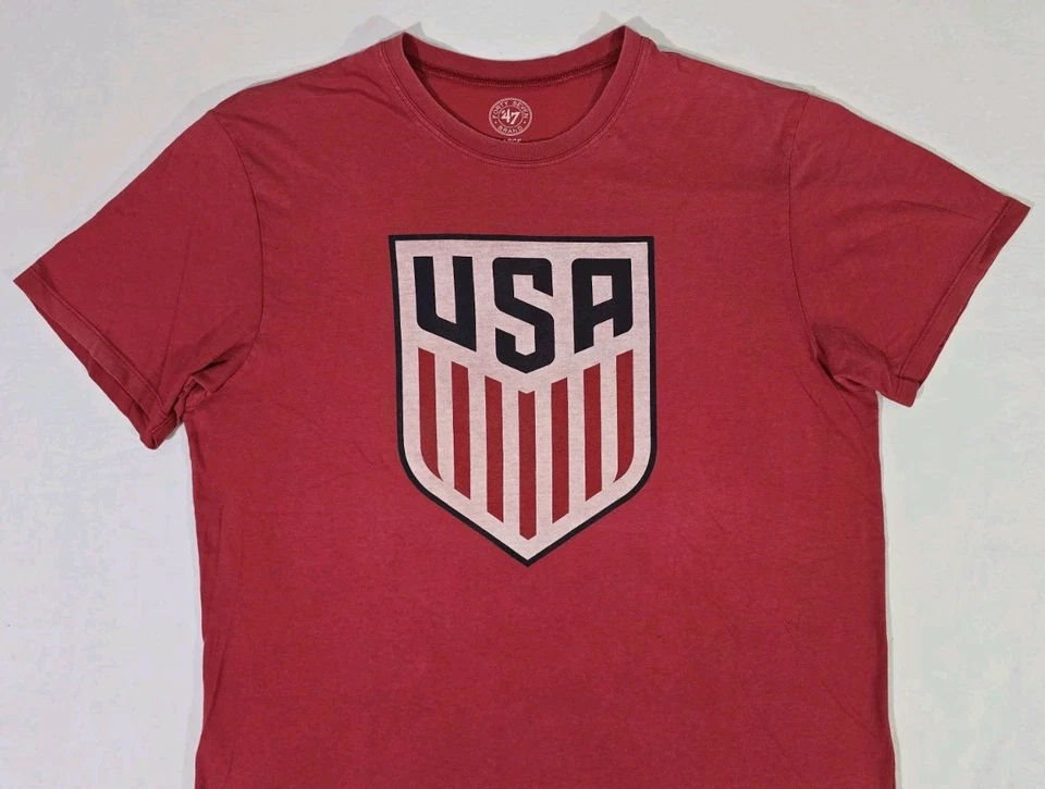 Camiseta Logotipo Seleção Nacional de Futebol Masculina dos EUA Marca 47 Gráfico Vermelho Adulto Tamanho G - Imagem 3 de 4