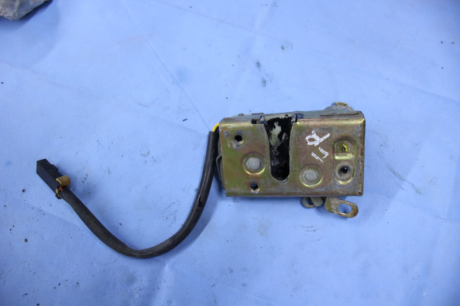 ROLLS ROYCE DOOR LOCK FRONT RIGHT
