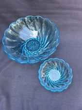Vintage Hazel Atlas Capri Seashell Blue Glass Serving Chip And Dip Bowl Set