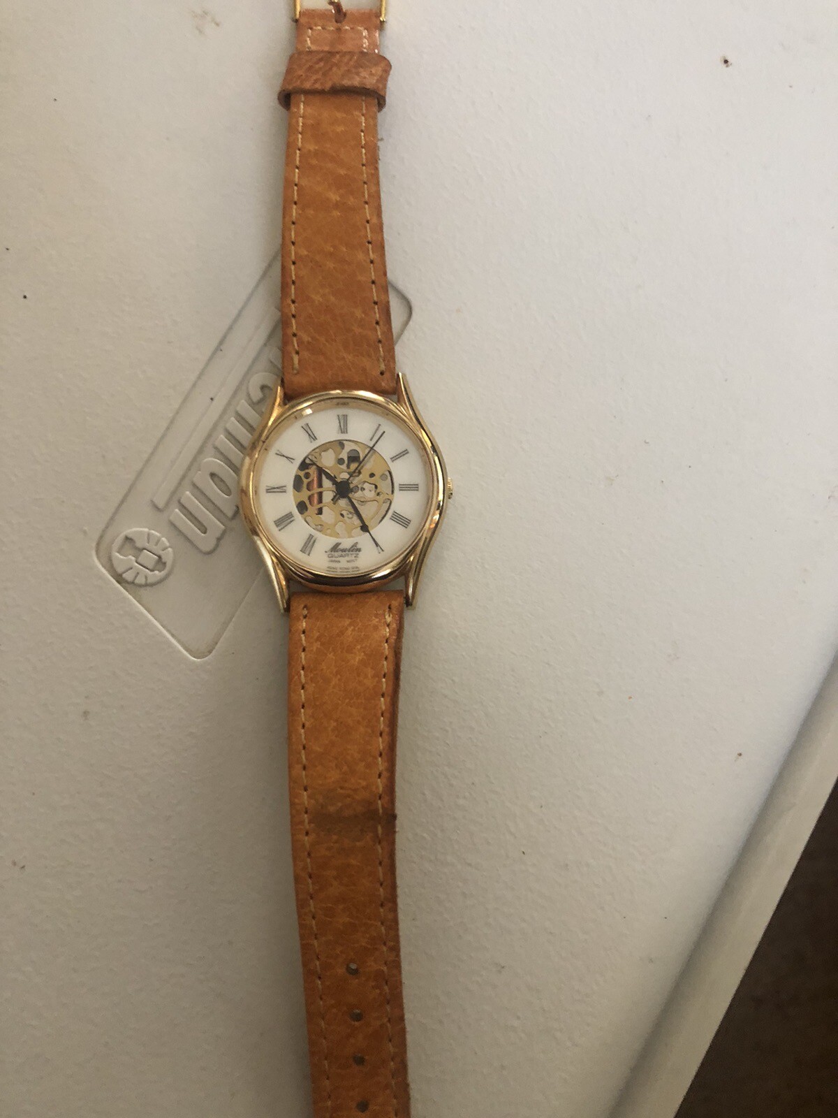 Stylish Wristwatch for Men and Women - Elegant Timepiece-image