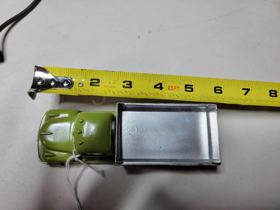 Camión de volteo TTb2 #676 International K5 Tootsietoy plateado y verde 6" repintado  Foto 4 de 4