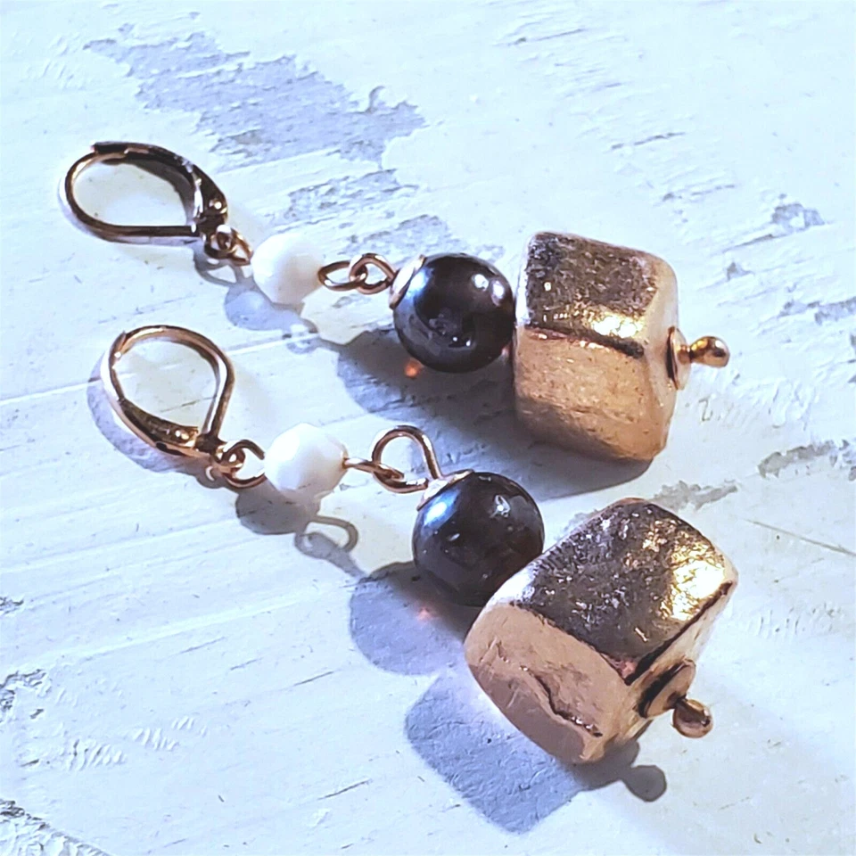 手工制作尼泊尔铜浸巴洛克黄铜珠耳环 — 第 2/4 张图片