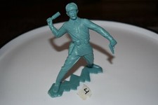 Louis Marx 1963 6" Russian Soldier Green Resin w/ Grenade  Pistol Vintage 4