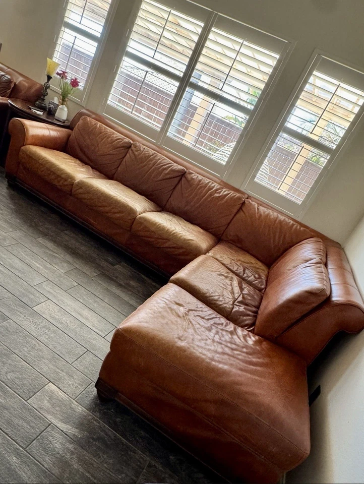 Комплект из 3 кожаных секционных стульев большого размера и оттоманской гостиной  - Изображение 3 из 4