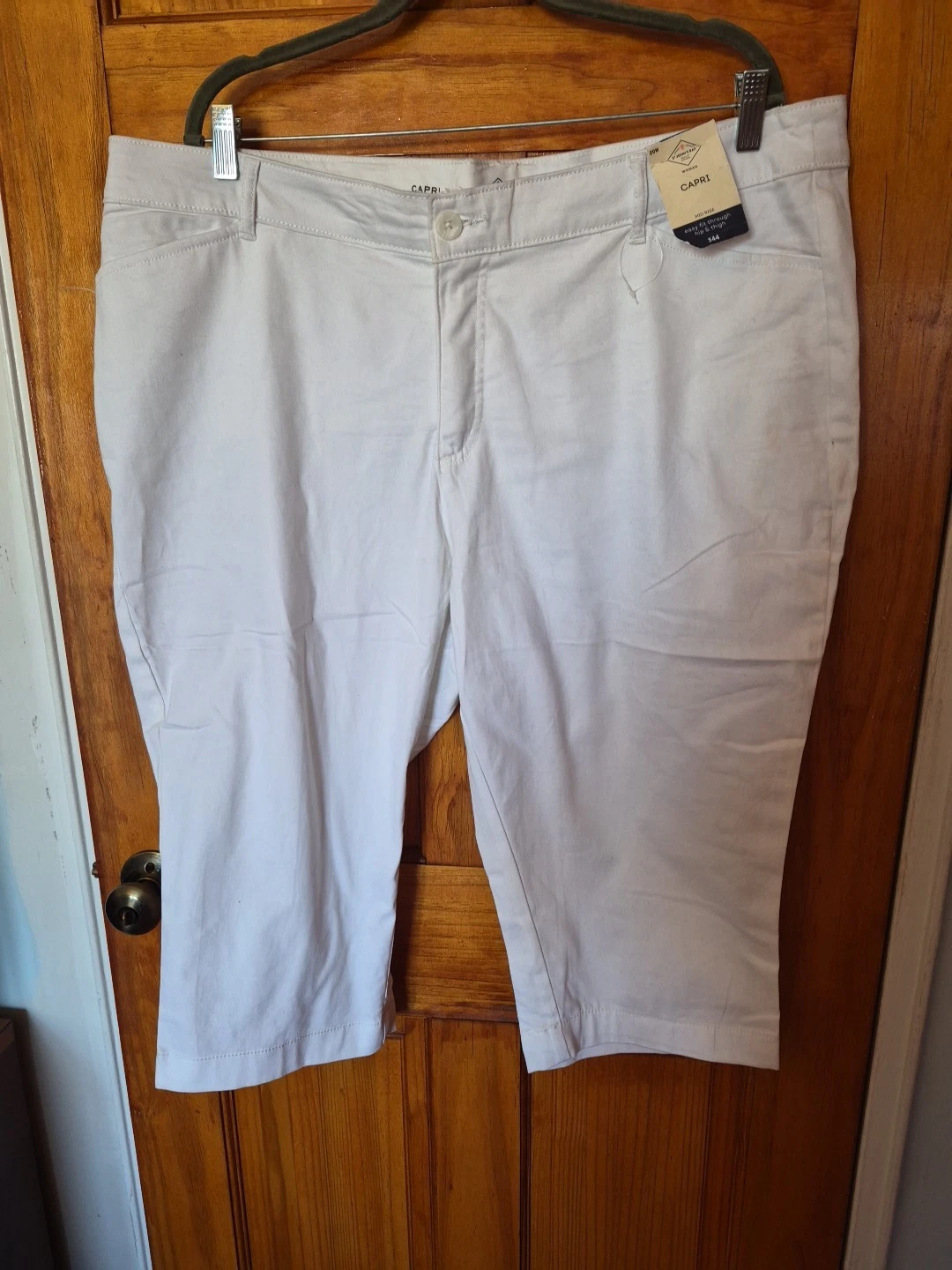 St John's Bay Woman Summer White Capri Pants Size 20W Cotton 98% Stretch NWT