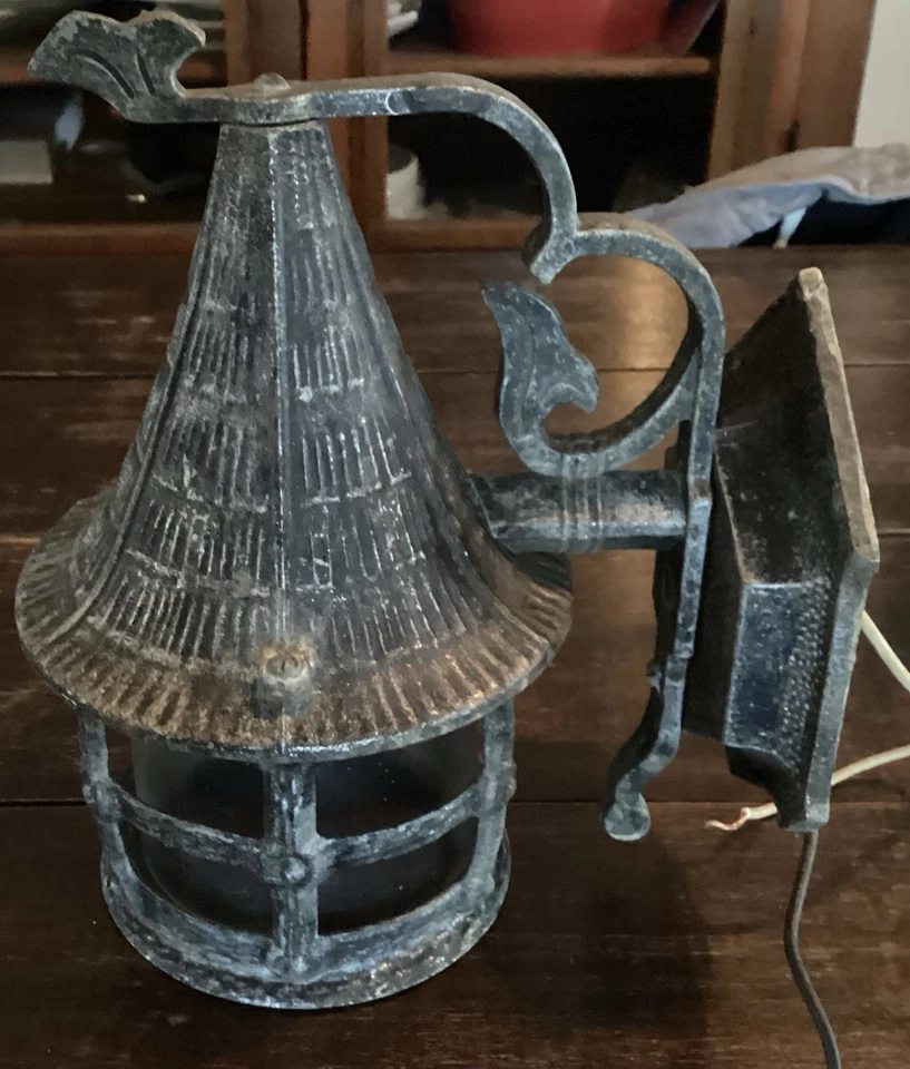 Luminária de varanda vintage Tudor - Abajur de chapéu de bruxas góticas - Arandela para artes e artesanato - Imagem 2 de 4