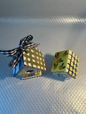 Lynn Morris set of 2 small birdhouse decorations