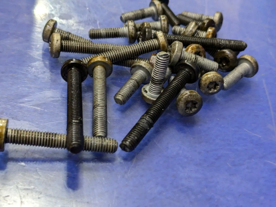 ceuc 2013-2015 AUDI A8 s6 s7 v8 4,0 L - Juego de pernos de cárter de aceite de motor superior Foto 4 de 4