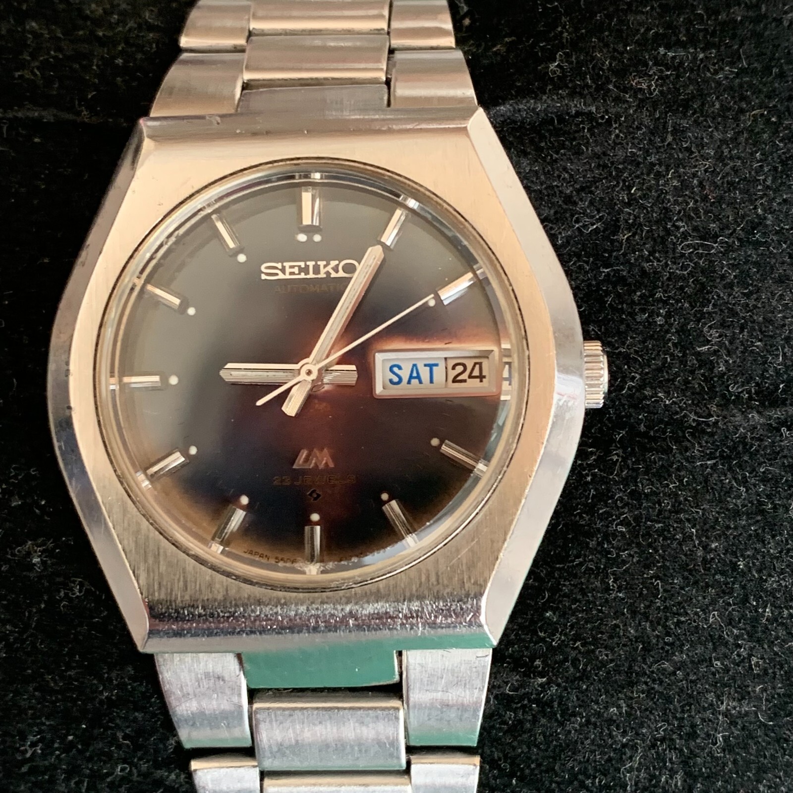Foto 1 di 24