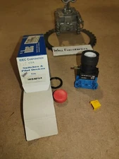 Idec HW1B-M2F10-R Red Pushbutton