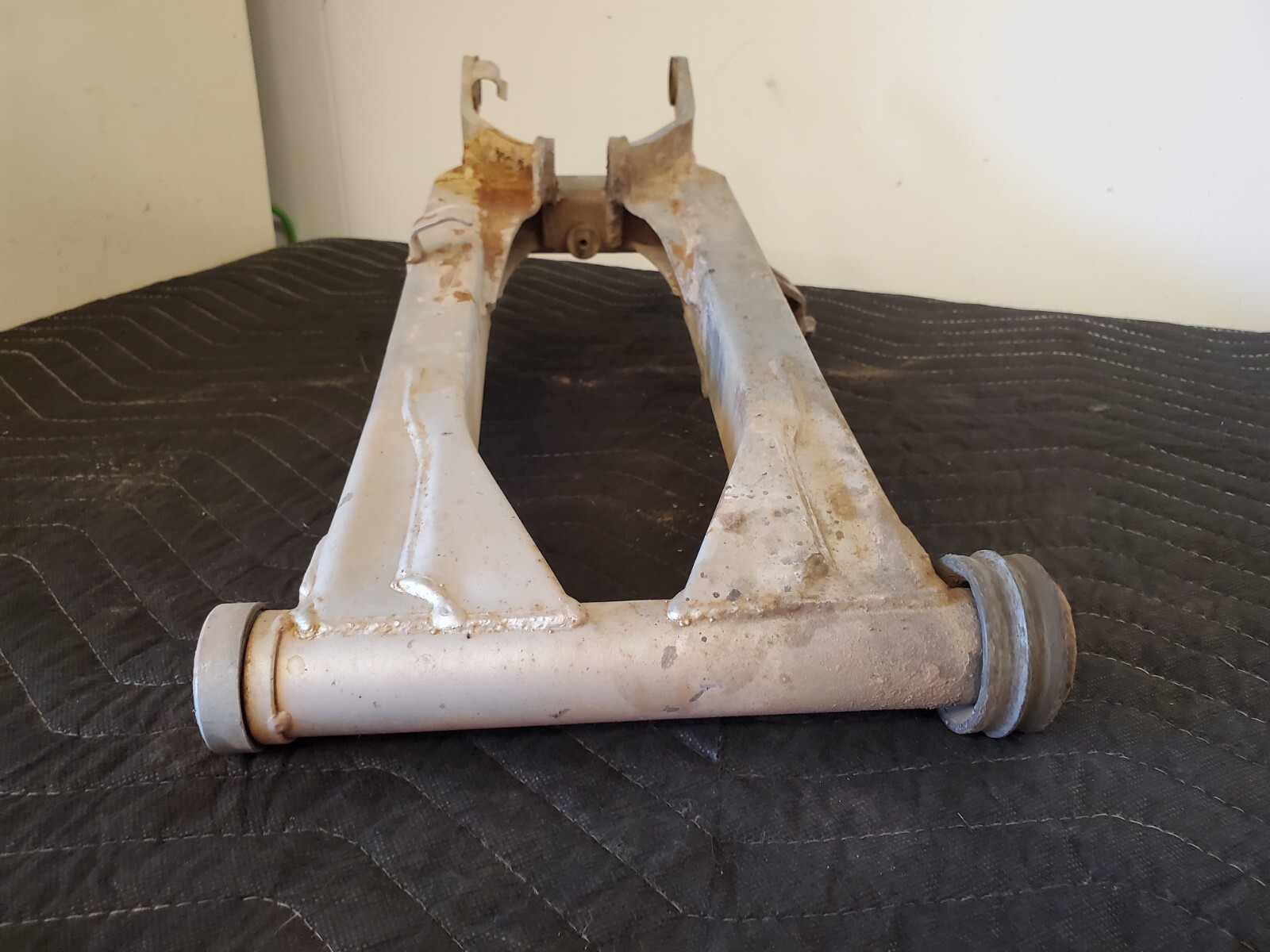 A307 1993 yamaha warrior 350 REAR SWINGARM BACK SUSPENSION SWING ARM