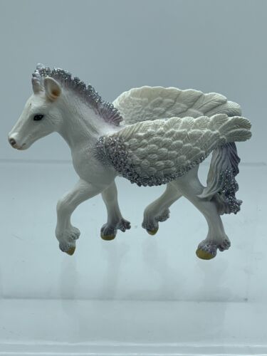 "Hermosa figura de fantasía Schleich PEGASUS caballo volador D-73527 corazón púrpura 3""" - Imagen 2 de 9