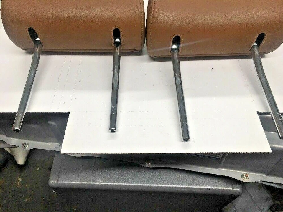 原始设备制造商前左右头枕 Amaretto/Brown 适用于 2005 - 2007 年奥迪 A6 Quattro — 第 2/4 张图片