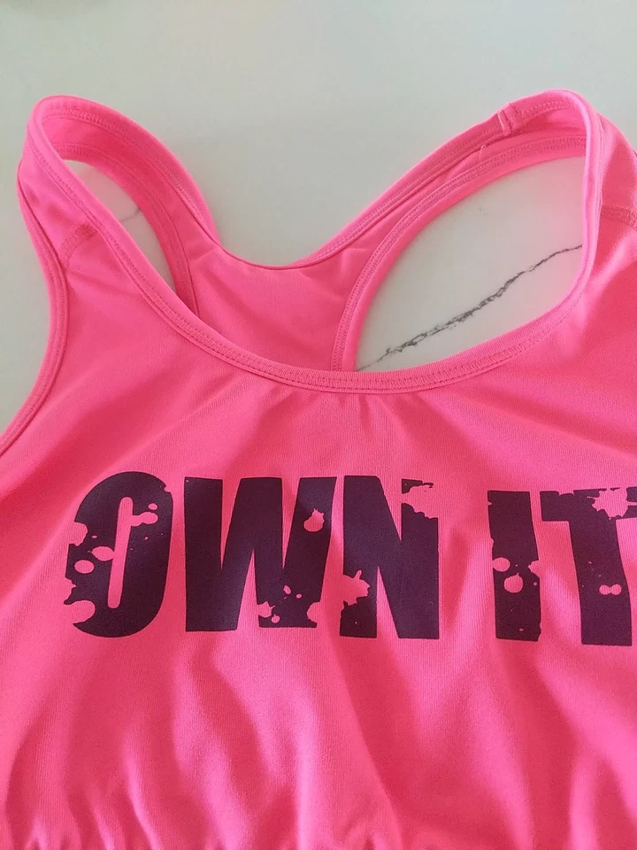 Sujetador deportivo Danskin Medium Impact Racer Back jersey "poseerlo" en entrenamiento delantero Foto 2 de 4