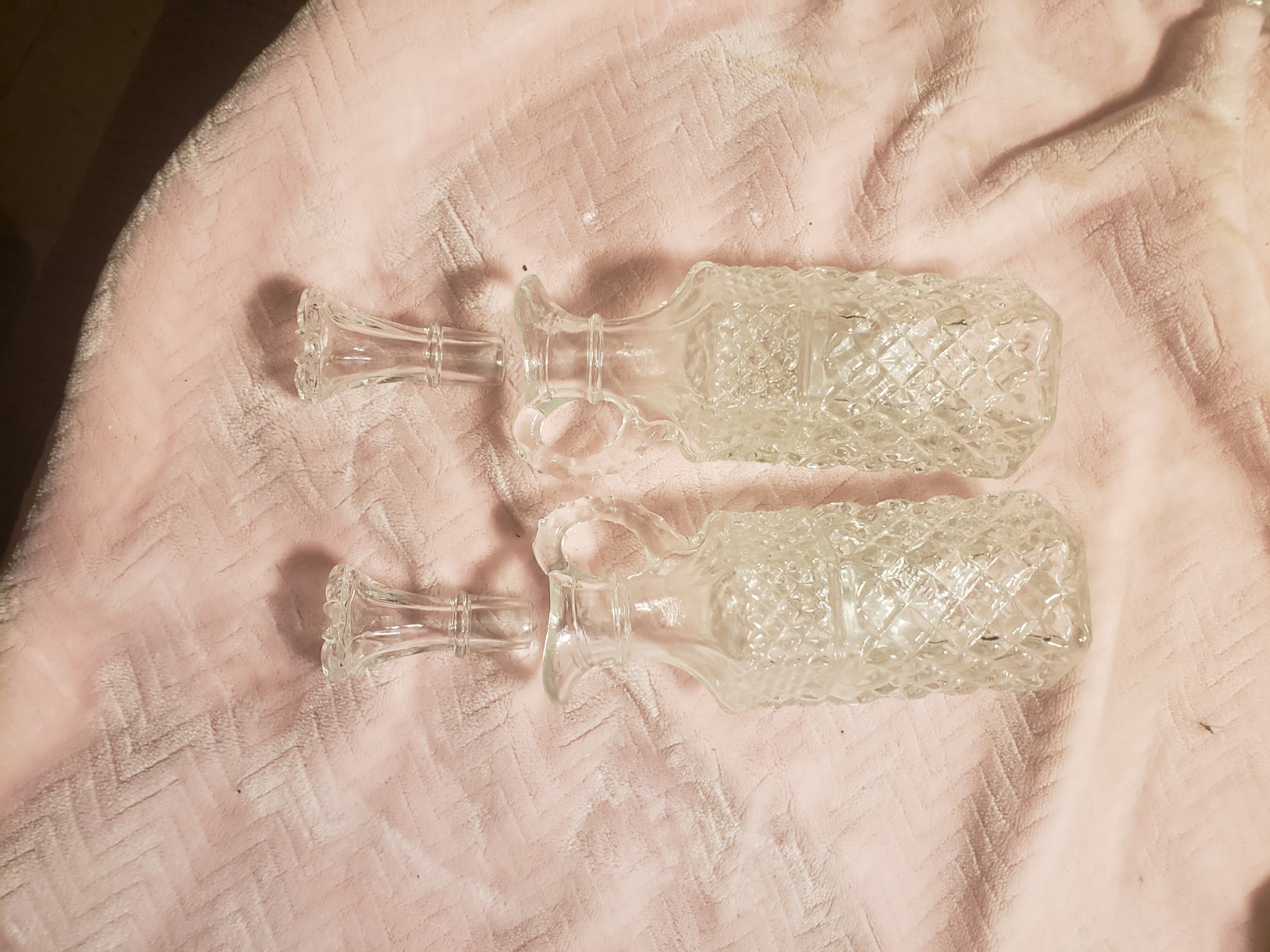 Anchor Hocking WEXFORD 6 oz Oil & Vinegar Set with Stoppers and 9 Bud Vases