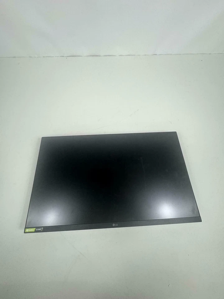 LG UltraGear QHD 27-Inch Gaming Monitor 27GL83A-B (DAMAGED SCREEN) - Image 2 of 4