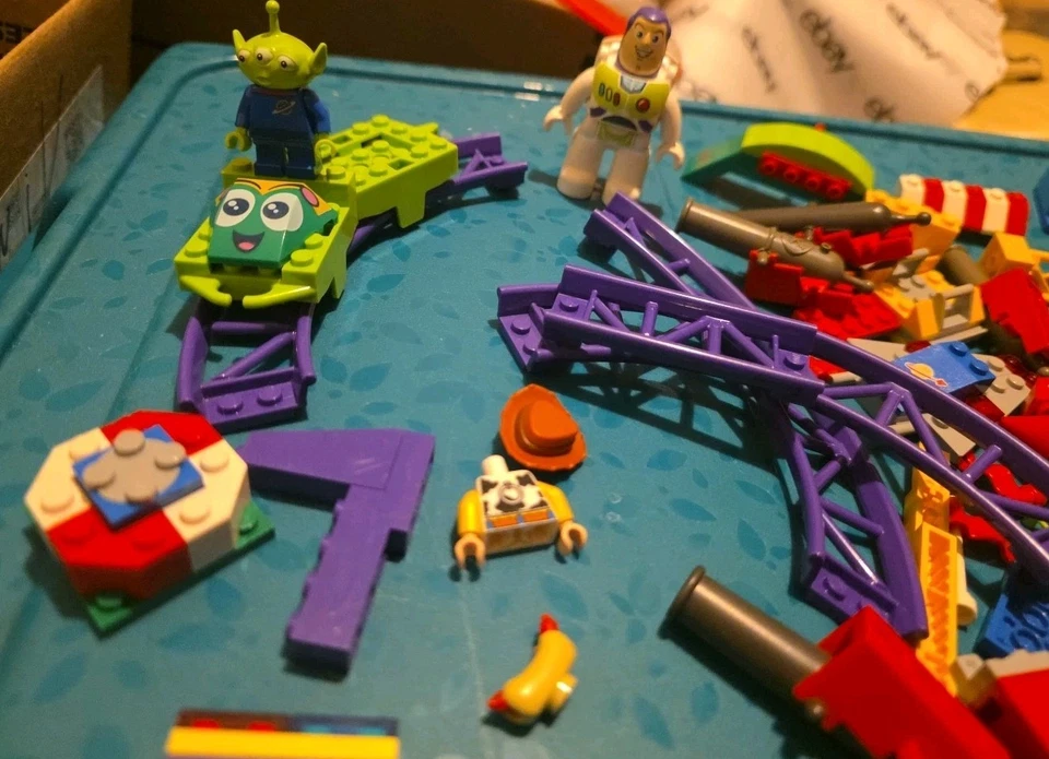 LEGO Toy Story Piezas Misceláneas Carnaval Montaña rusa Caboom Grandes Figuras Woody Buzz Foto 2 de 4