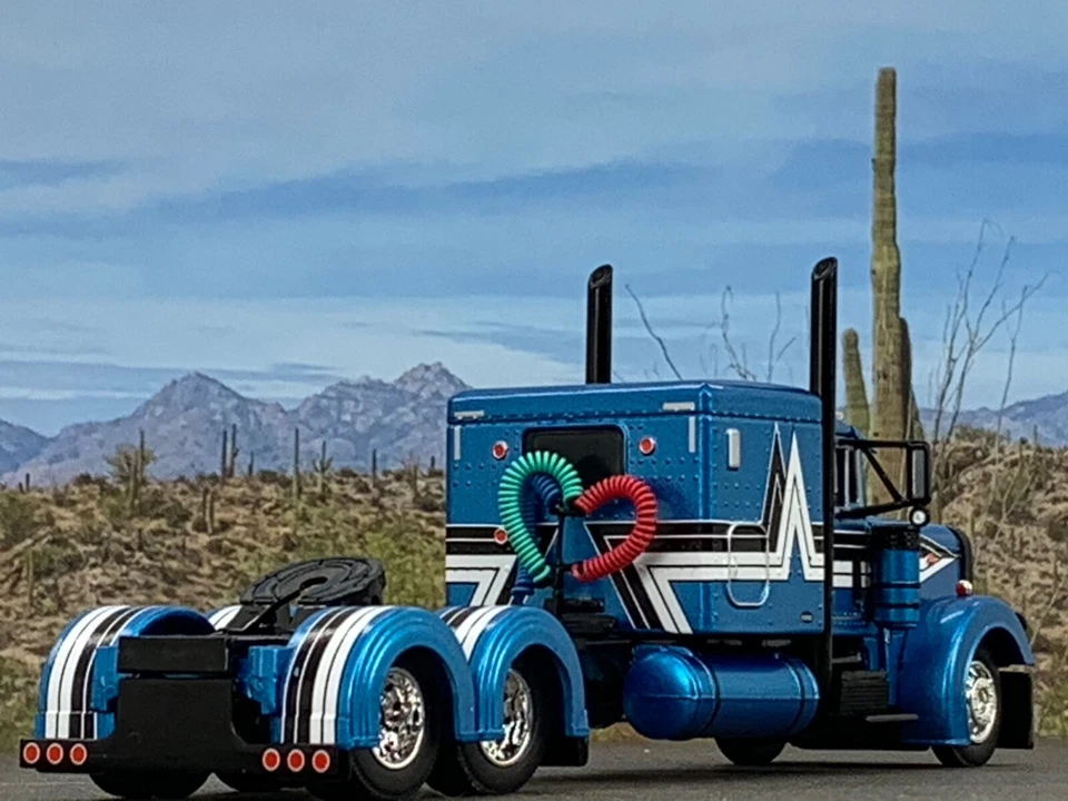 1/64 DCP BLUE/BLACK/WHITE PETERBILT 379 W/ 63" FLAT TOP SLEEPER - Image 2 of 4