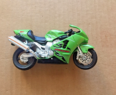 Kawasaki Ninja ZX-12R Motorcycle 1:18 Scale Diecast/Plastic Maisto