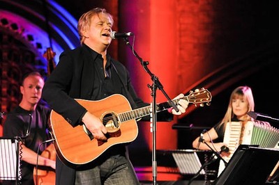 Tim Robbins performs with his band The Rogues Gallery at Union Ch- Old Photo 1