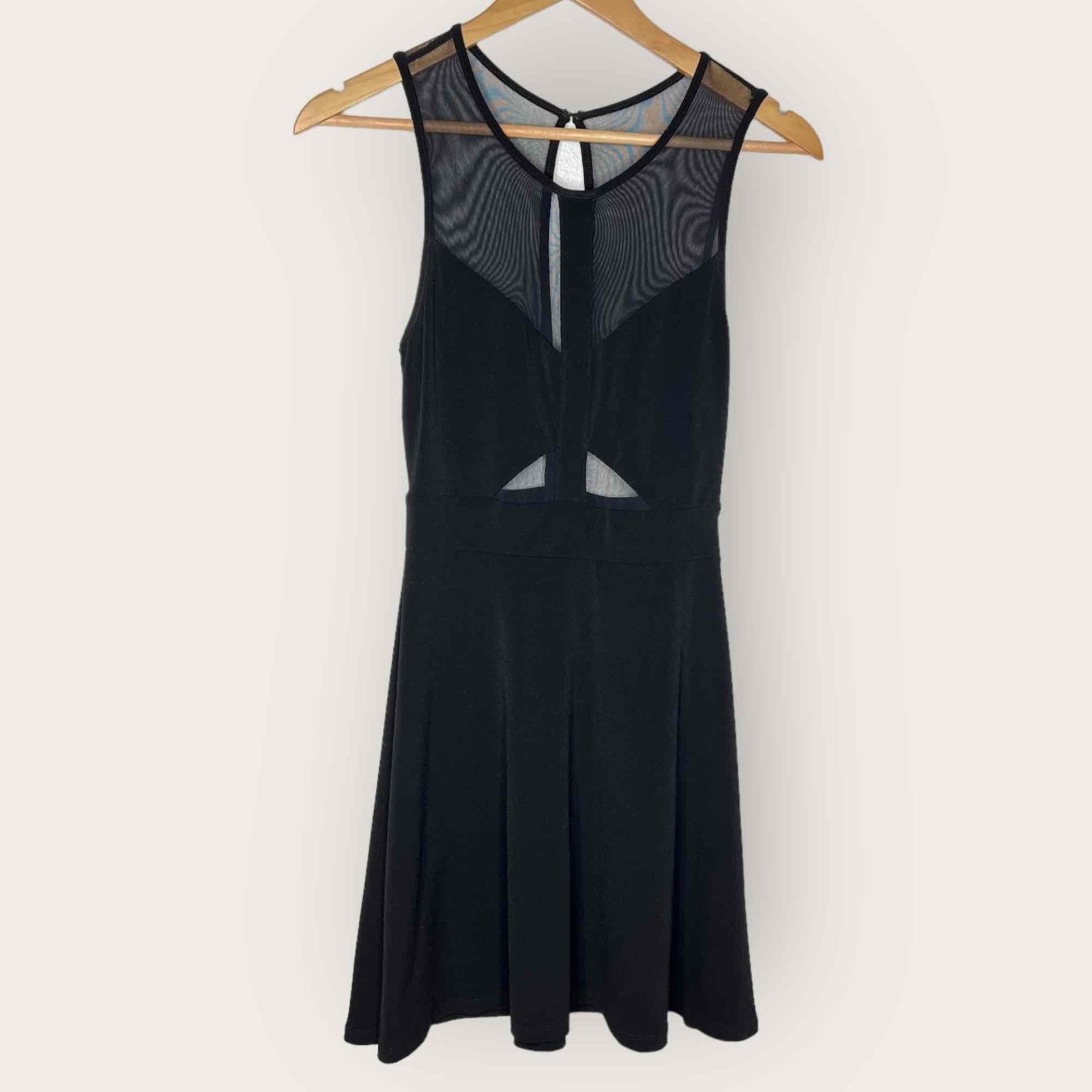 Sexy Mini Vestido Patinador Malla Silencio y Ruido Urban Outfitters Pequeño Negro Recortado