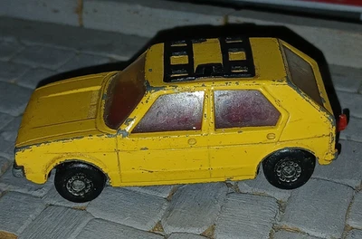 Matchbox #7 Volkswagen Golf gti car miniature 1/60 vintage diecast youngtimer - Photo 1/4