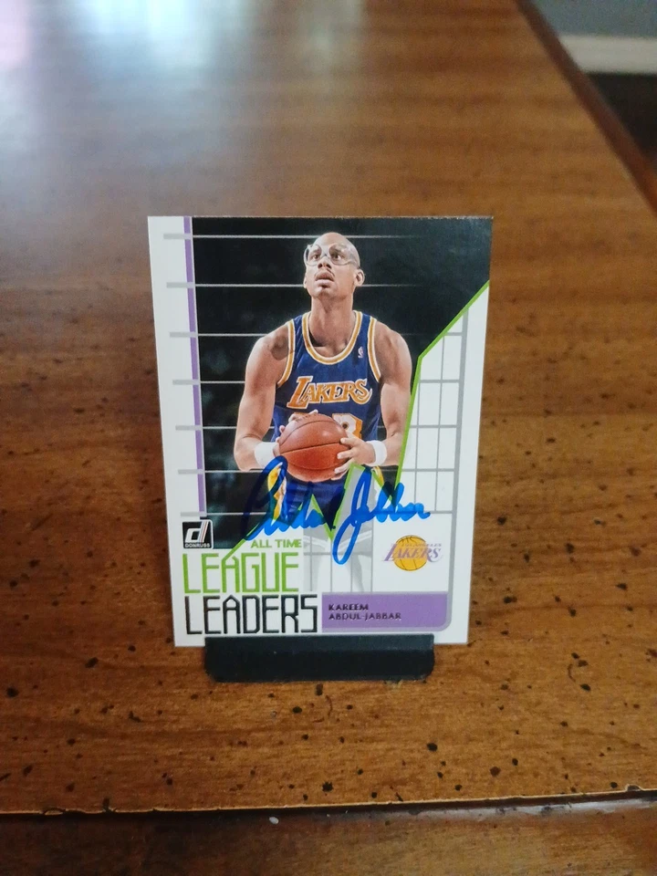 Panini 2020 autografiado sin certificado de autenticidad Kareem Abdul Jabbar #1 LA Lakers Salón de la fama. Foto 3 de 4
