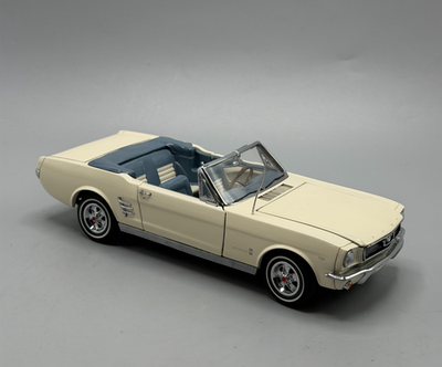 ダンバリーミント製　Danbury mint 1966年型　ムスタング　1/24 Danbury Mint 1966 Ford Mustang Convertible White 1/24 Scale