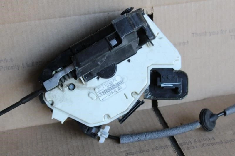 2016 2017 2018 2019 VOLKSWAGEN PASSAT RIGHT REAR DOOR LATCH LOCK ACTUATOR - Image 3 of 4