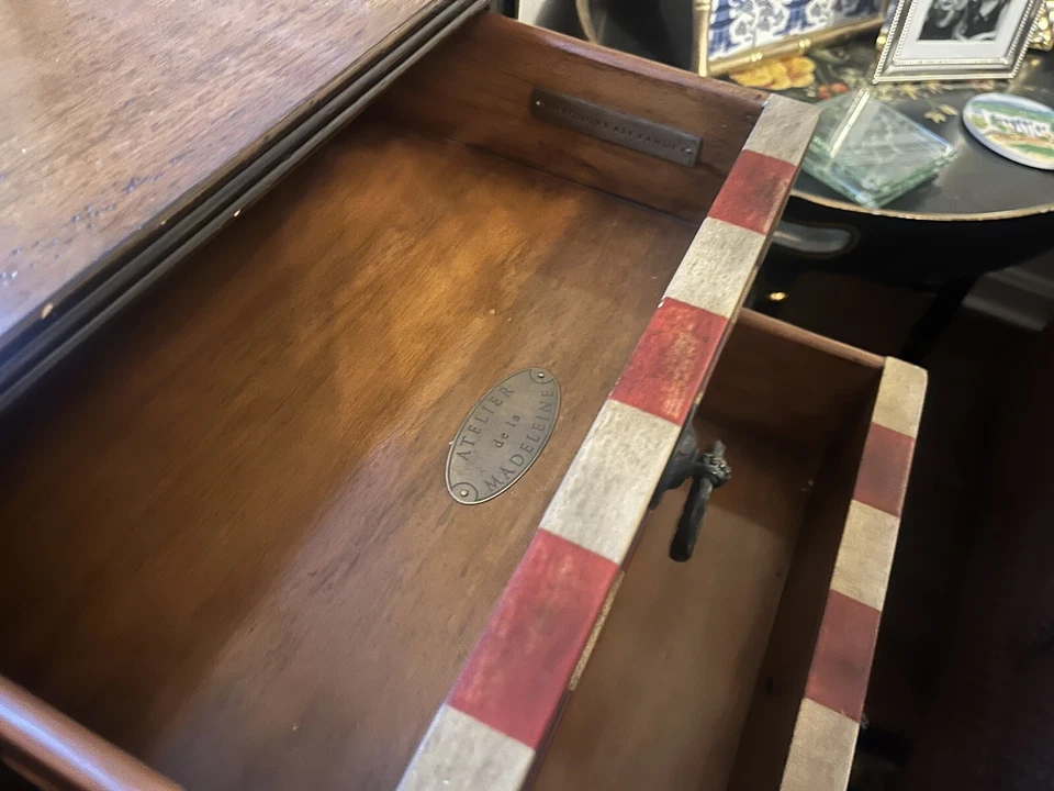 Концевой столик Theodore Alexander "Atelier dela Madeleine" - 2 ящика - Изображение 3 из 4