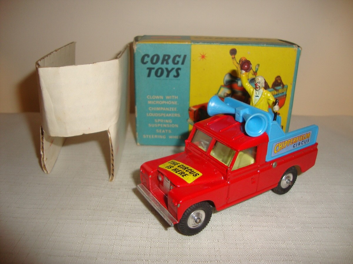 CORGI 487 CHIPPERFIELDS CIRCUS LANDROVER PARADE VEHICLE