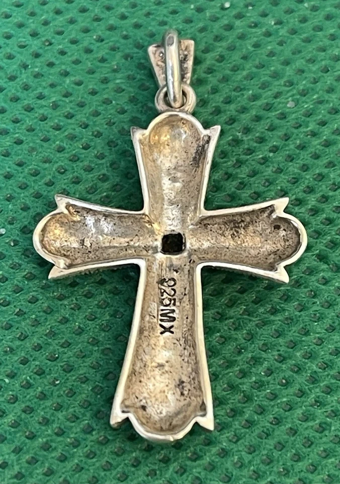 Colgante Cruz Marcasita Plata de Ley .925 con Piedra Central Roja Foto 2 de 4