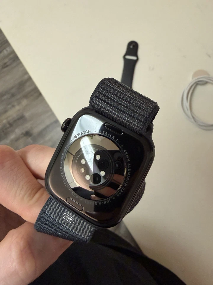Apple Watch Series 11 46 mm GPS + Celular Negro Jet Desbloqueado Foto 4 de 4