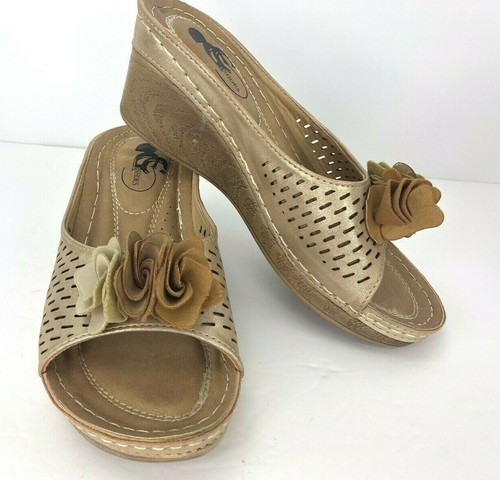 Good Choice GC Juliet 5.5 Laser Cut Rosette Wedge Slide Sandal Gold Beige Shoe