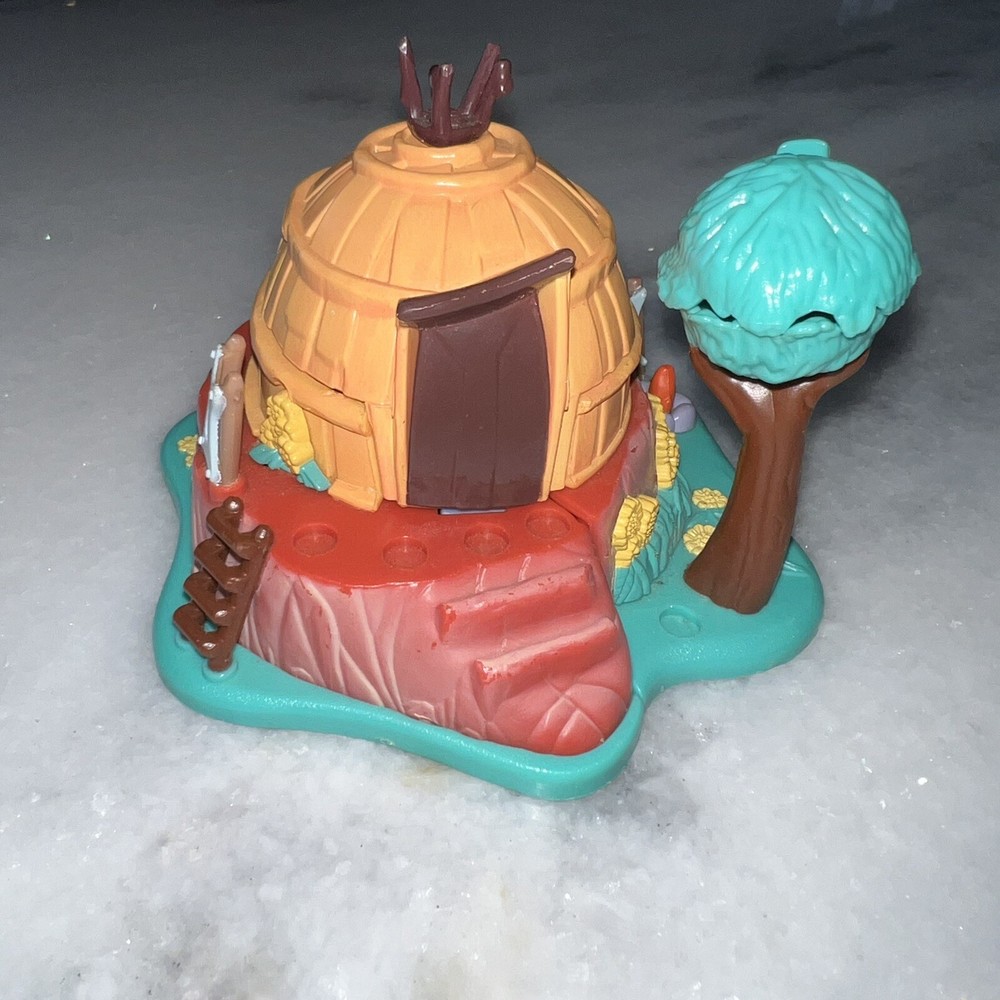 Vintage Polly Pocket Disney Pocahontas Powhatan Home-1995 Bluebird-No Figures