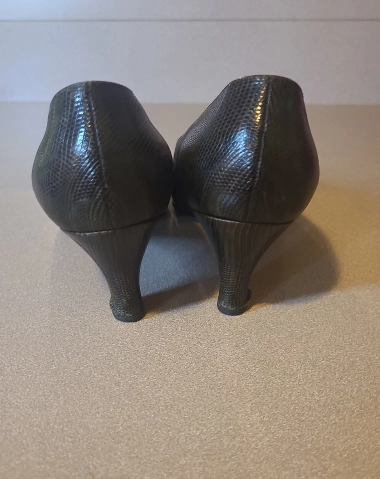 1980s Vintage Gucci Lizard - Leather Heels - Women's 37B - Serial # 10122240 - Image 4 of 4