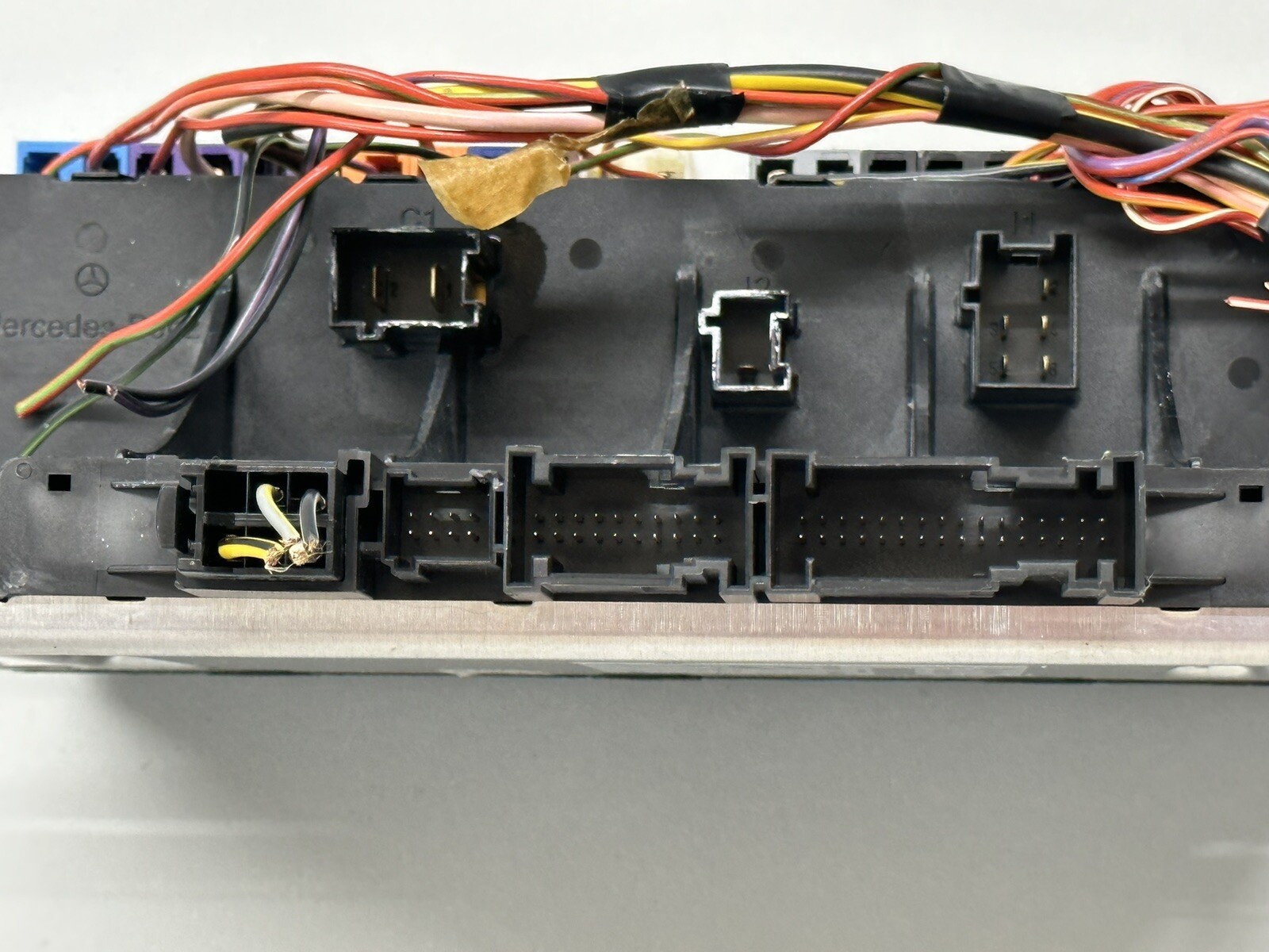 03-12 Mercedes R230 SL500 SL550 SLR Front Left SAM Fuse Box Control Module OEM