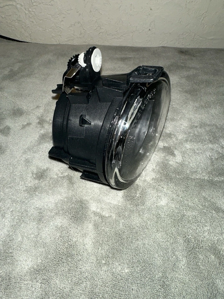 TYC Fog Light Right For BMW X1 X2 X3 X4 X5 X6 F15 F16 F25 F26 F39 F48 M 7238788 - Image 3 of 4